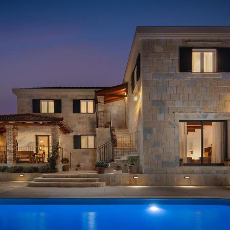 Cozy Home In Zrnovnica With Wifi Exterior photo